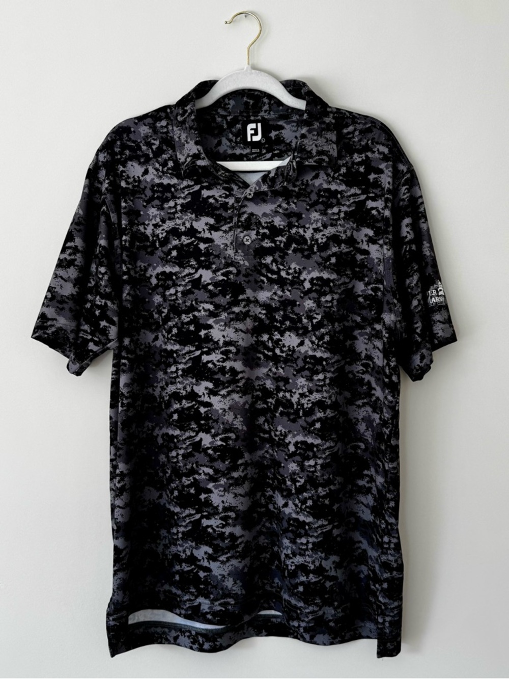 FootJoy Athletic Fit Lisle Cloud Camo Print Self Collar Golf Polo, Black – Large